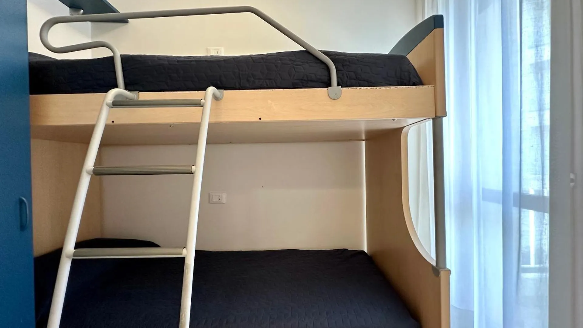 Villa Emy Fronte Mare-Carraro Immobiliare Jesolo-Family Apartments 0*, Lido di Jesolo Italy