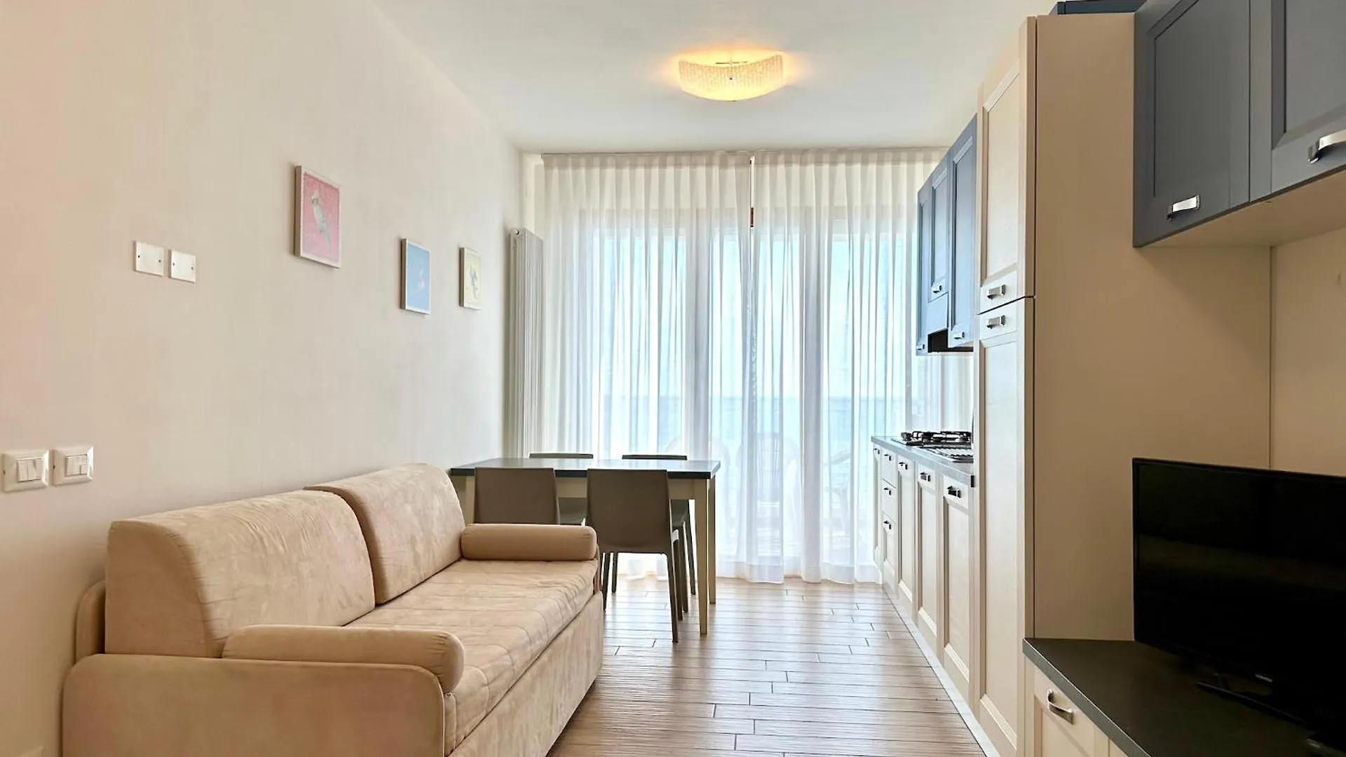 Villa Emy Fronte Mare-Carraro Immobiliare Jesolo-Family Apartments 0*, Lido di Jesolo Italy