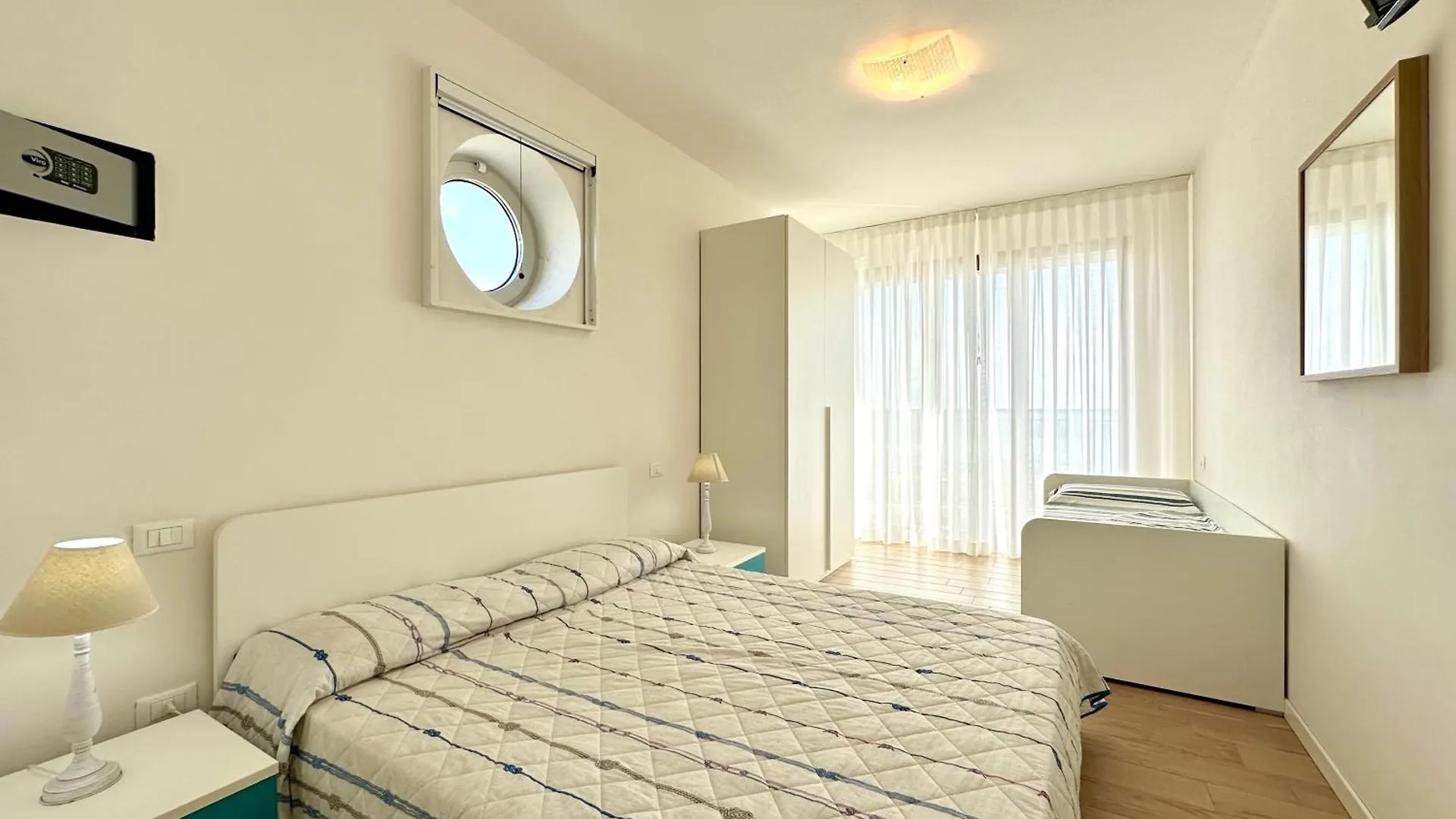 Villa Emy Fronte Mare-Carraro Immobiliare Jesolo-Family Apartments Italy