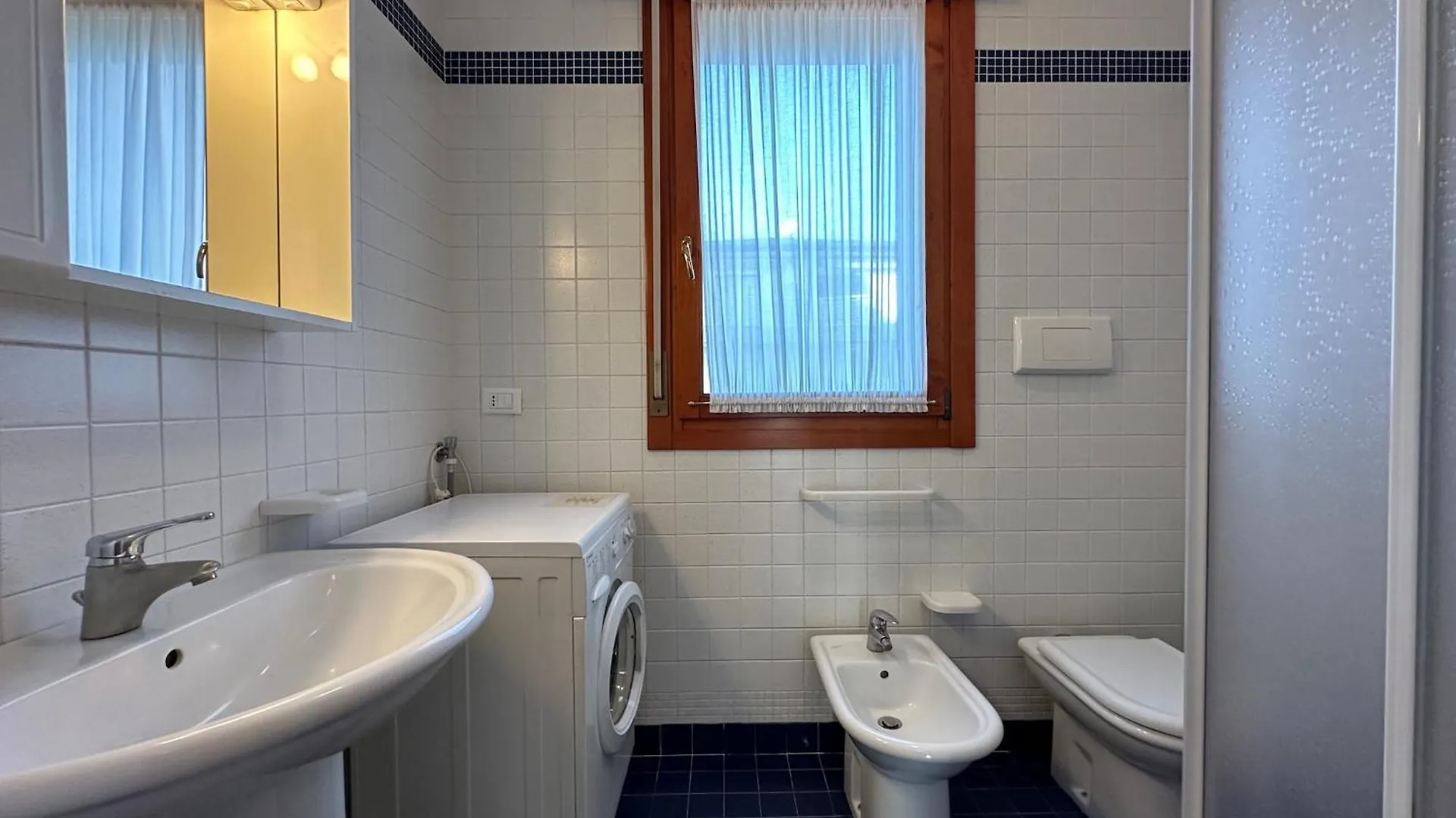 Villa Emy Fronte Mare-Carraro Immobiliare Jesolo-Family Apartments Lido di Jesolo
