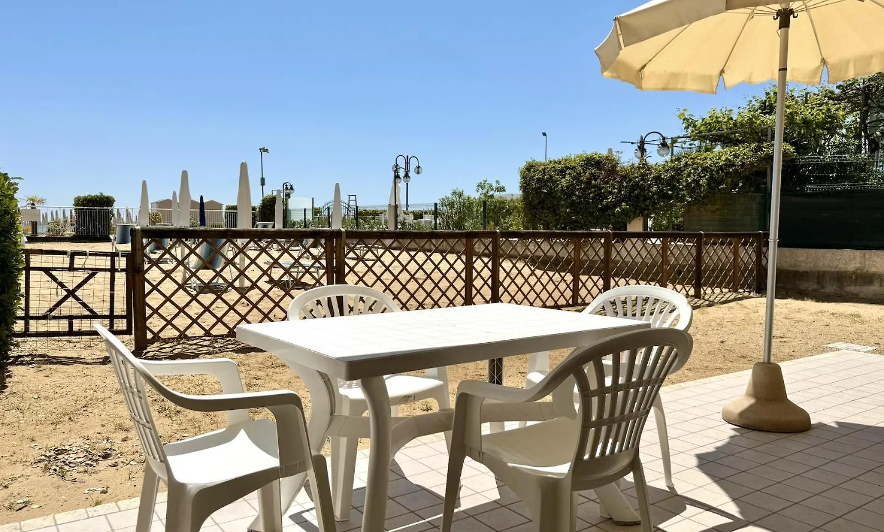 Villa Emy Fronte Mare-Carraro Immobiliare Jesolo-Family Apartments