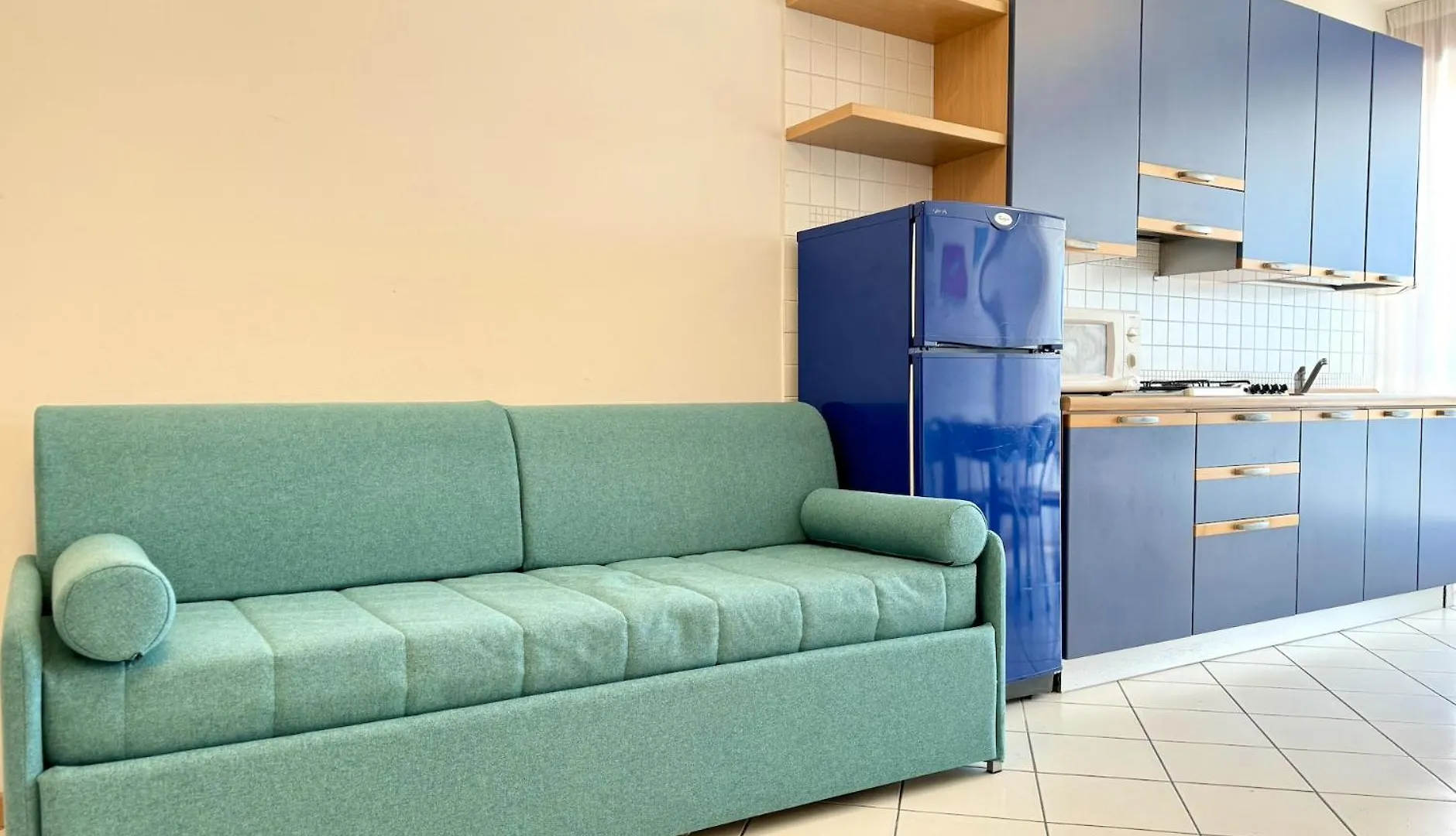 Villa Emy Fronte Mare-Carraro Immobiliare Jesolo-Family Apartments 0*, Lido di Jesolo