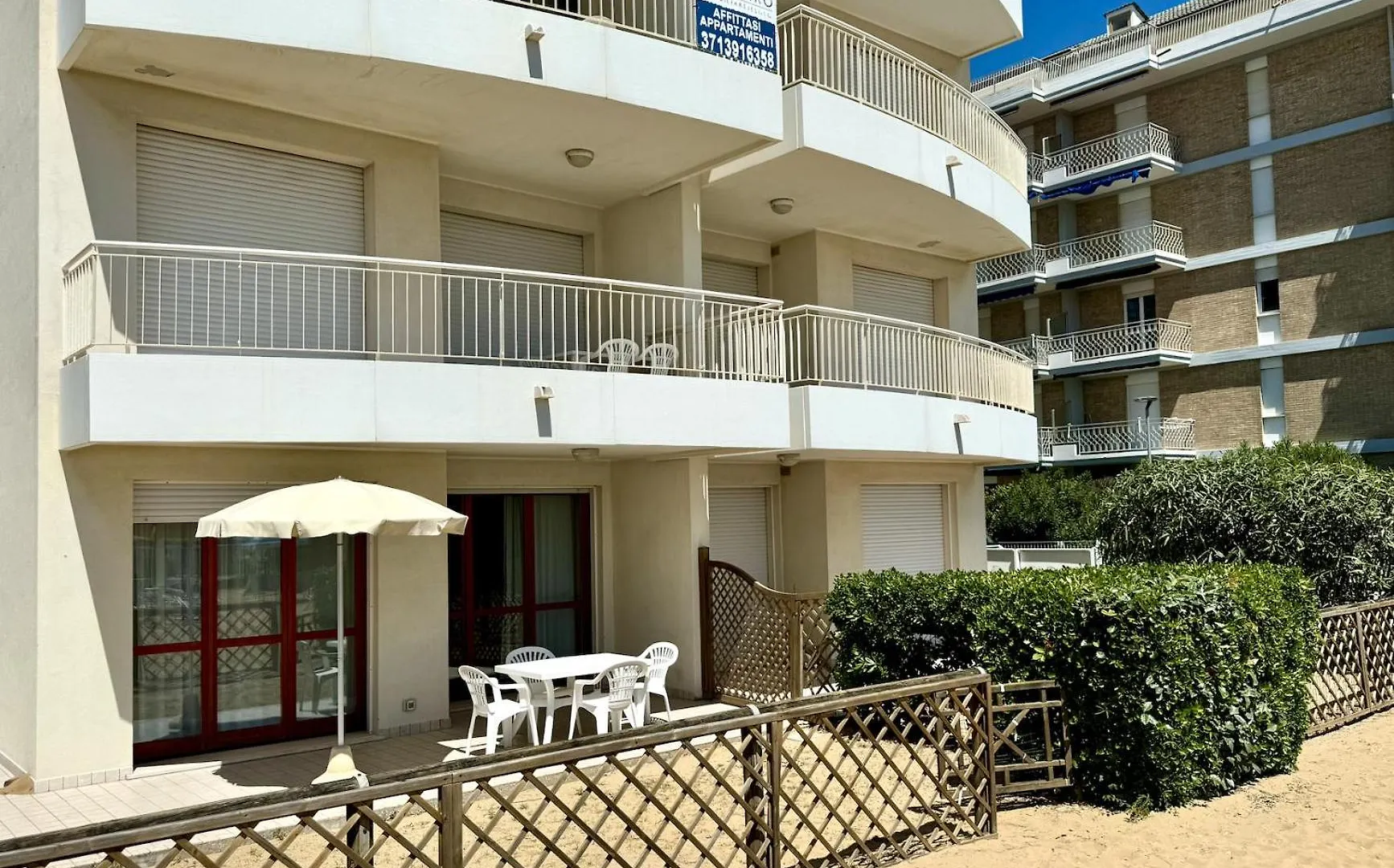 Villa Emy Fronte Mare-Carraro Immobiliare Jesolo-Family Apartments Italy